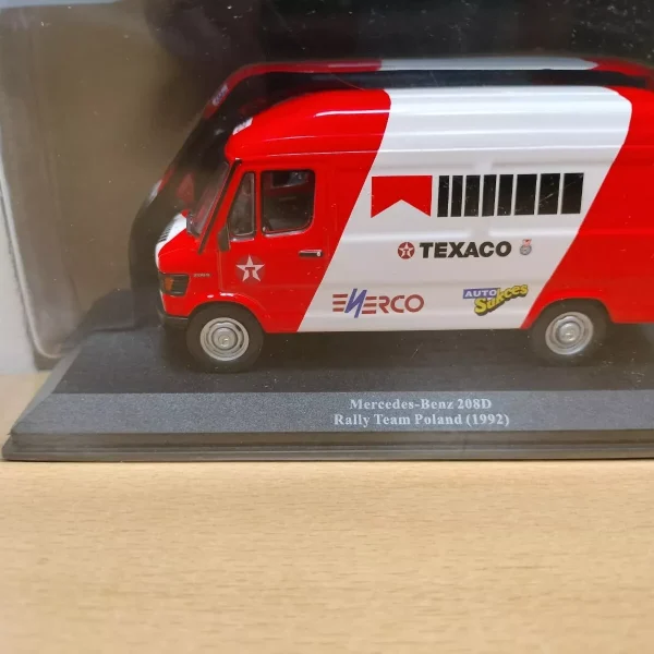 N/64. Mercedes 208D (1992) Rally Team Poland  Asistencia en rallye