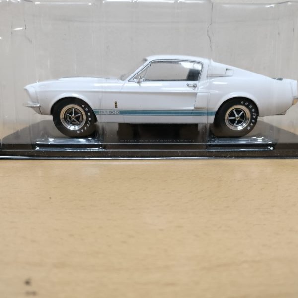#11 Ford Mustang Shelby GT500 1:24 FORD MUSTANG COLLECTION