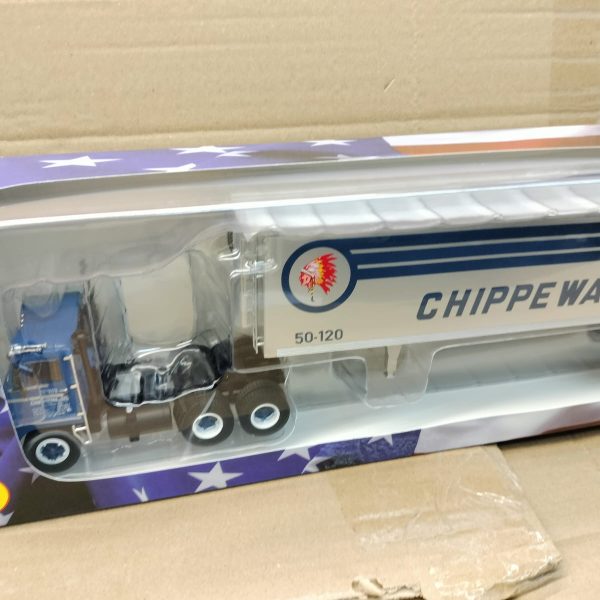 #94 White 7400 Camiones americanos