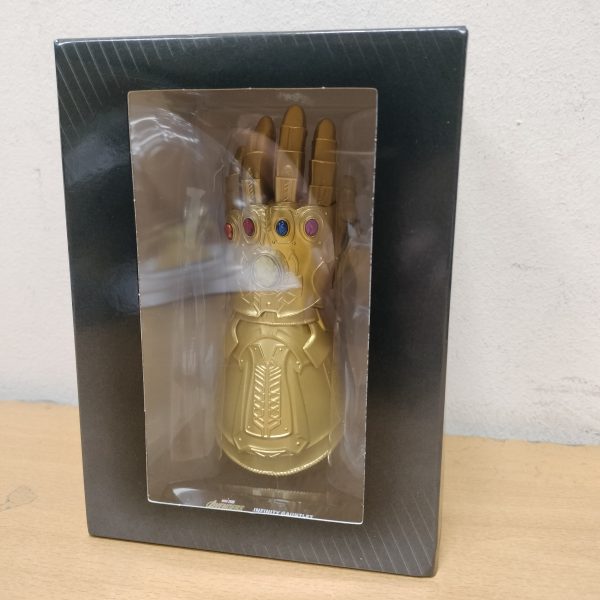 #13. guantelete del infinito. replica especial 15cm. #13. marvel movie museum