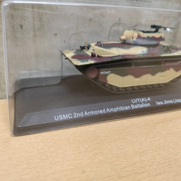#8. LVT (A)-4. USMC 2D AMPHIBIAN. #8. 1945. IWO JIMA. JAPAN TANQUES DE COMBATE 1-72