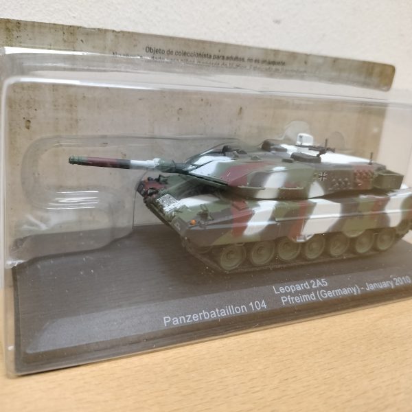 #9. LEOPARD 2A5. 2010. PANZERBATAILLON 104. #9. GERMANY. TANQUES DE COMBATE 1-72