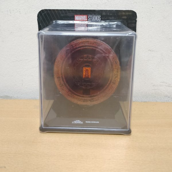 #23. DOCTOR STRANGE- ESCUDOS RÚNICOS. #23. MARVEL MOVIE MUSEUM CASCOS Y ARMAS 14 CM